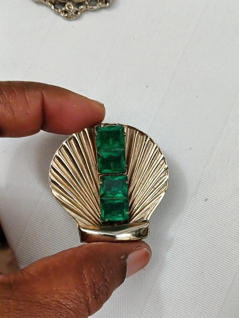 Brookkraft Shell Brooch Pin in Gold & Green